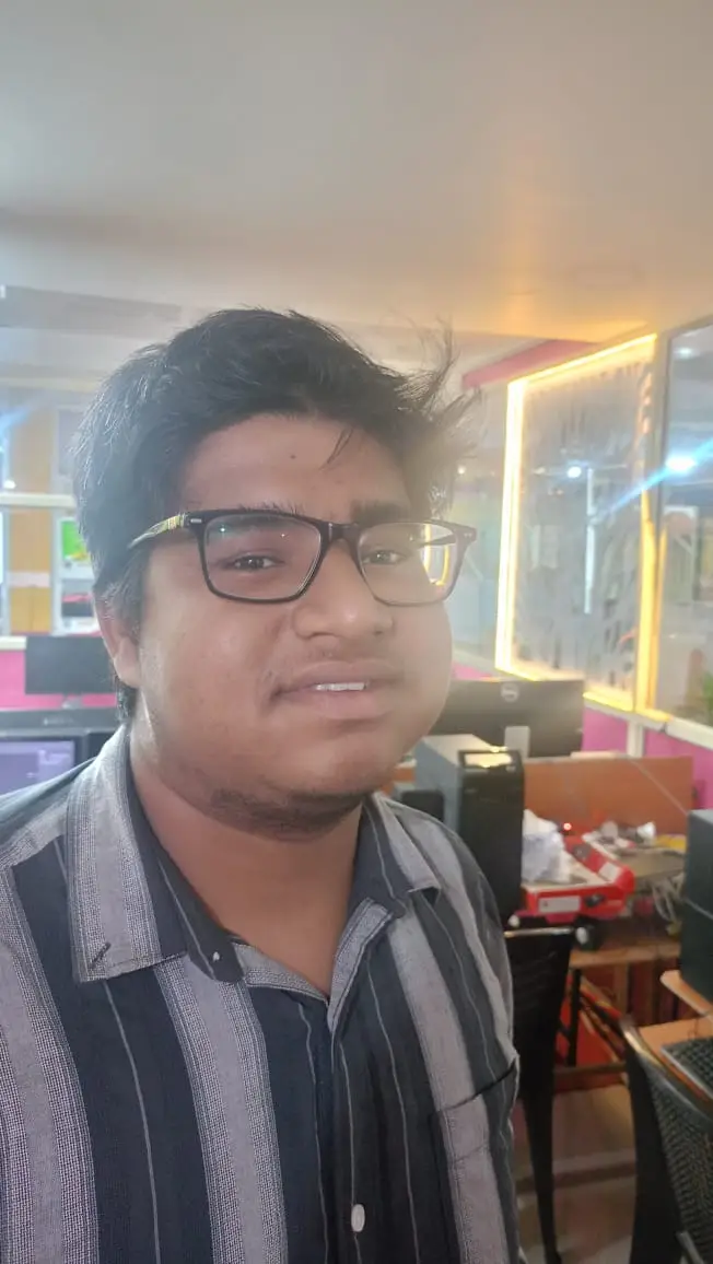 Business owner sharing positive experience with SEO expert in Kerala, Jewel George Anto